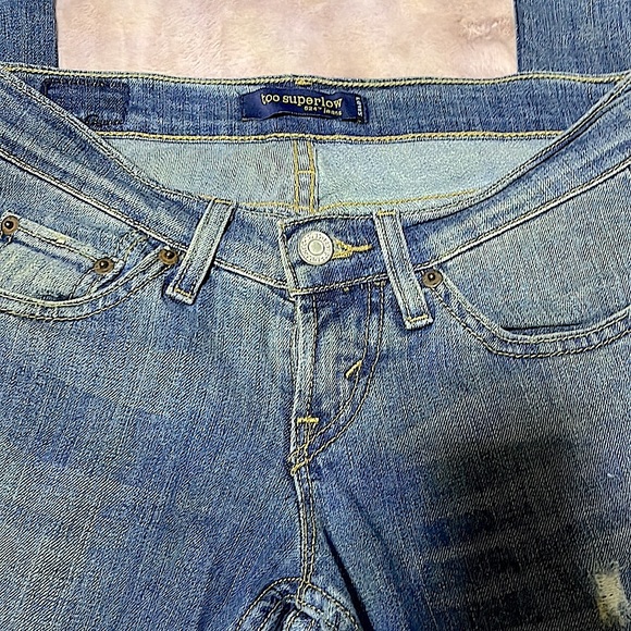 Levi’s Medium Wash Too Super Low 524 Distressed Skinny Jean, Junior 0 Short NWOT - Picture 13 of 15